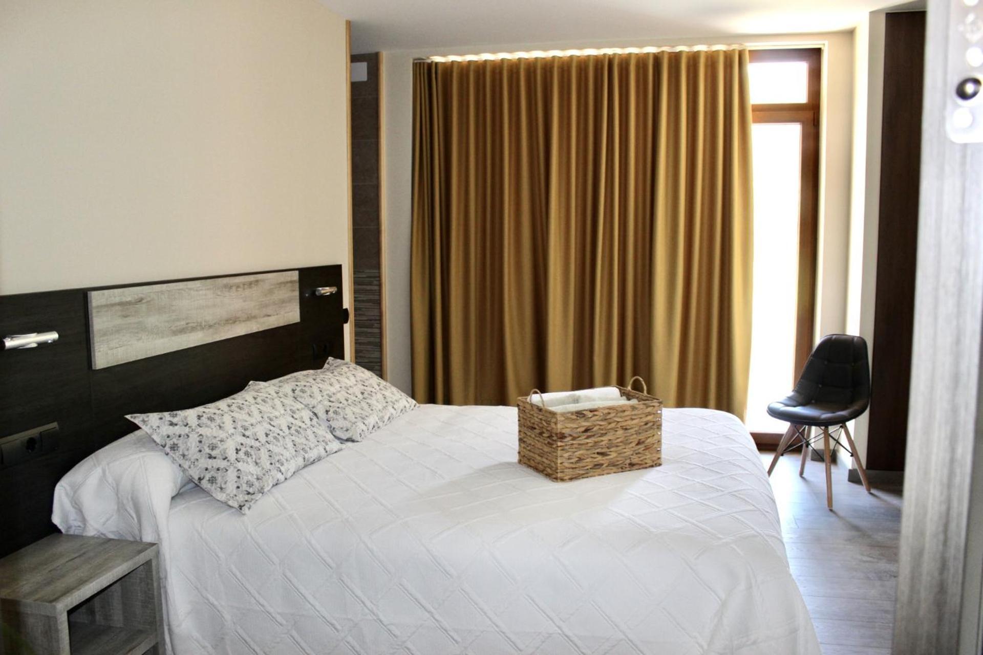 Ca L'Angels Hotel Prat de Comte Bagian luar foto